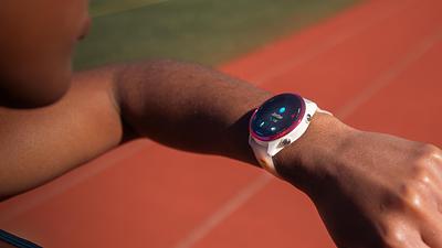 Garmin Forerunner 570 42MM-Bone/Raspberry/Mango